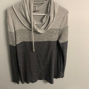 Light sweatshirt with turtle neck